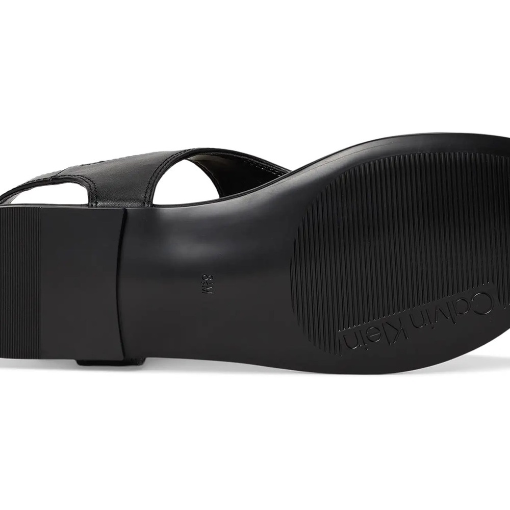 Calvin Klein
Moraca
Women's - Picture 3 of 8